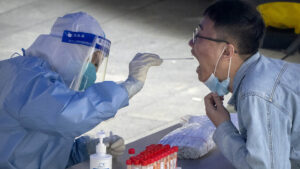 Cina: allarme Covid  per casi in aumento, di rafforzano le misure di prevenzione a Pechino