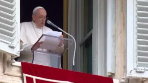 Ucraina, l’appello di Papa Francesco: “Non ci si arrenda a logica della violenza”