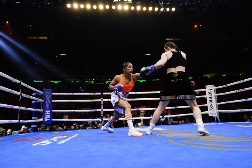 Boxe femminile – Katie Taylor batte Amanda Serrano ed entra nella storia