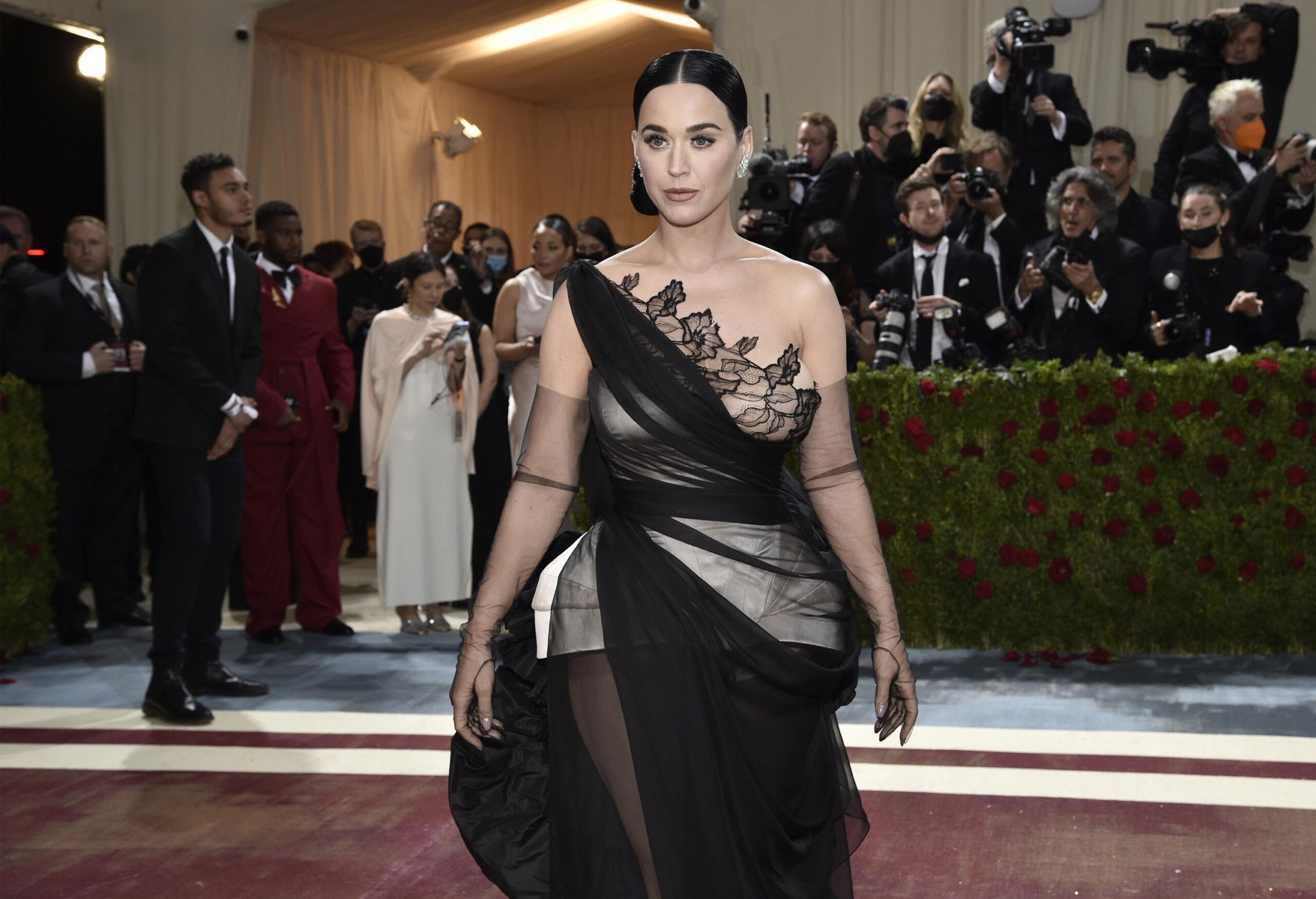 Red carpet dei Met Gala 2022 a New York, una sfilata con l’intero jet set dello showbiz e politica USA