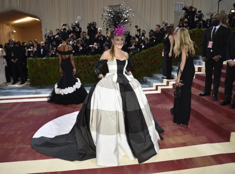 Red carpet dei Met Gala 2022 a New York, una sfilata con l’intero jet set dello showbiz e politica USA