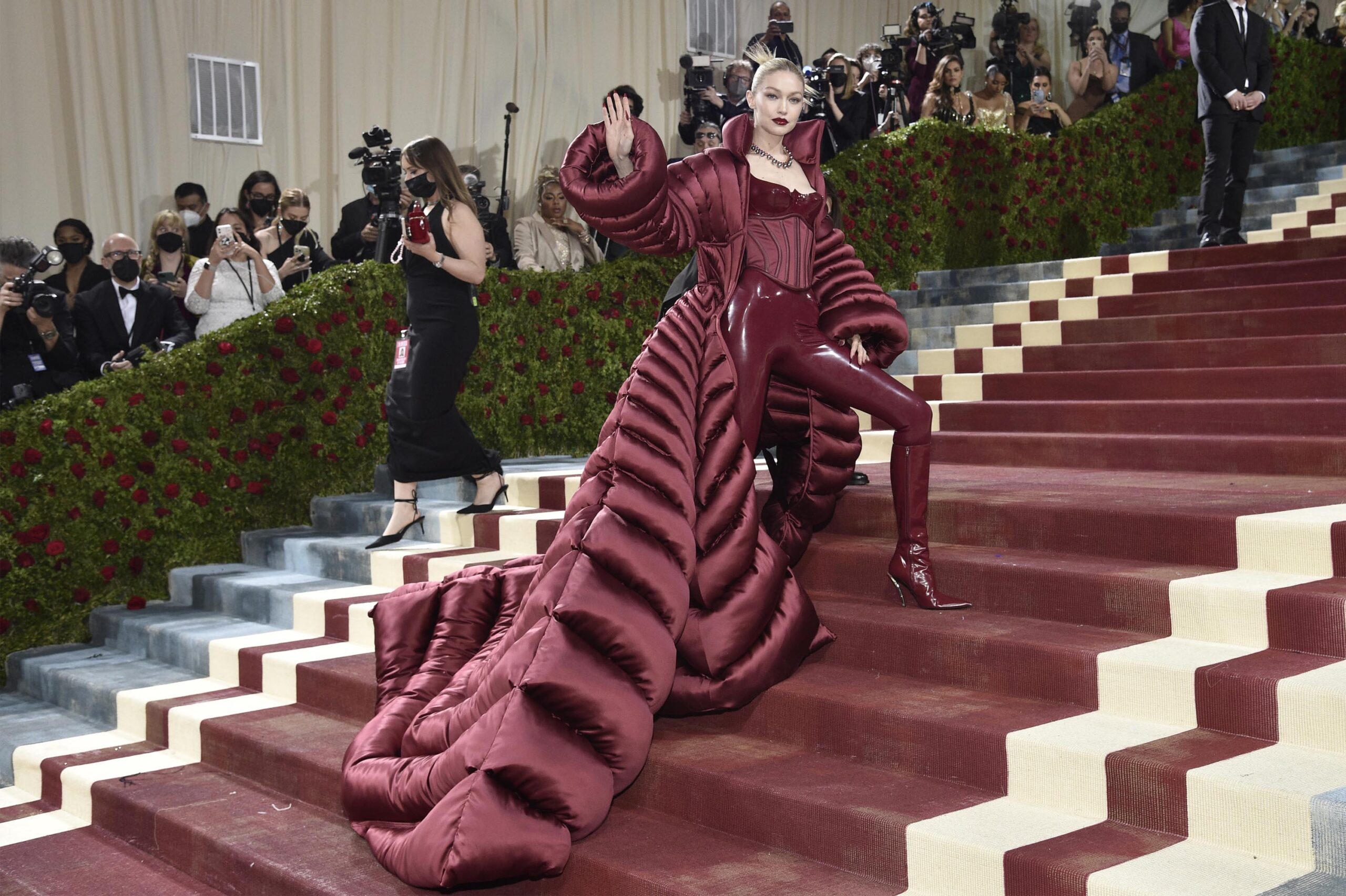 Red carpet dei Met Gala 2022 a New York, una sfilata con l’intero jet set dello showbiz e politica USA