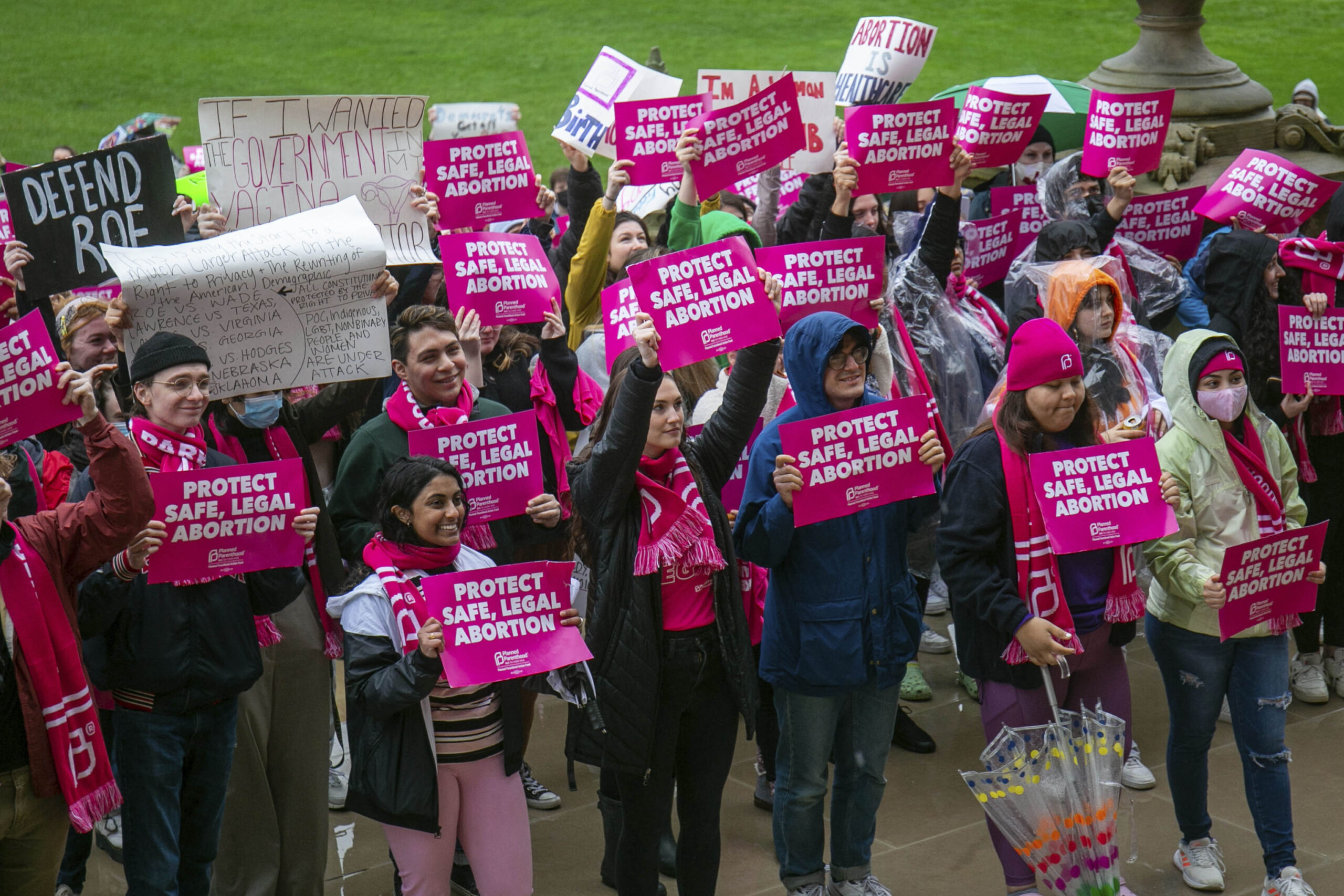 Corte Suprema Usa verso abolizioni diritto all’aborto: proteste in molte città – FOTOGALLERY