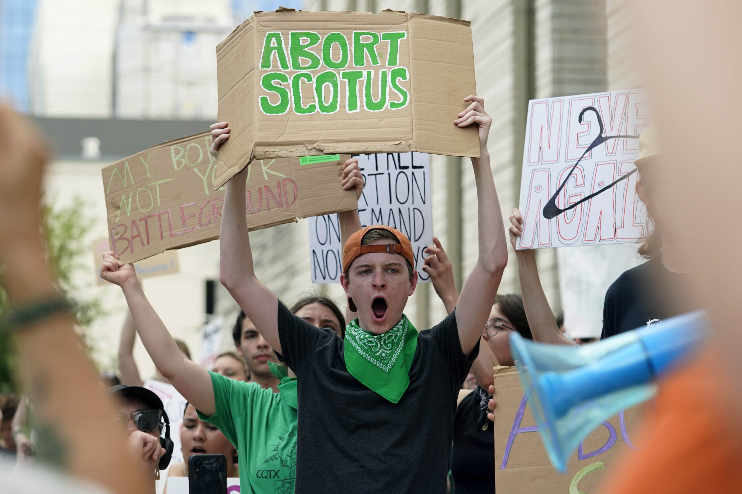 Corte Suprema Usa verso abolizioni diritto all’aborto: proteste in molte città – FOTOGALLERY