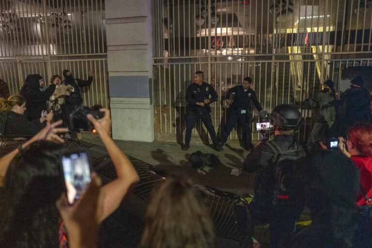 Corte Suprema Usa verso abolizioni diritto all’aborto: proteste in molte città – FOTOGALLERY