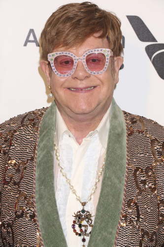 Gli occhiali stravaganti e particolari della stella della musica Elton John
