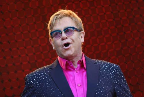 Gli occhiali stravaganti e particolari della stella della musica Elton John