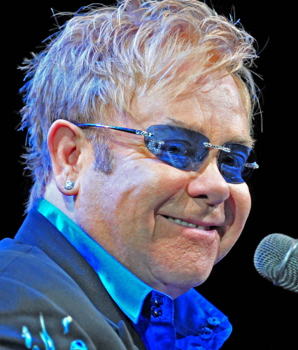 Gli occhiali stravaganti e particolari della stella della musica Elton John