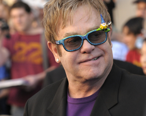 Gli occhiali stravaganti e particolari della stella della musica Elton John