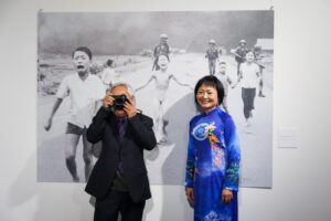 Lombardia: in Regione mostra fotografica del premio Pulitzer Nick Ut