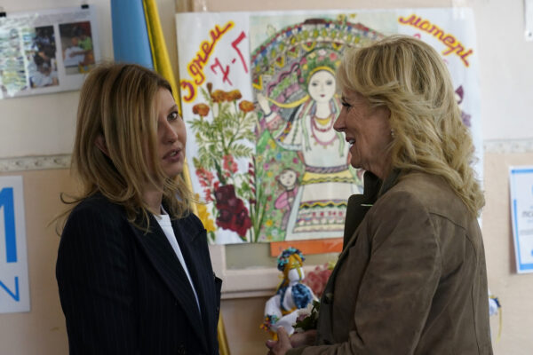 La first lady Jill Biden a sorpresa in Ucraina vede la moglie di Zelensky