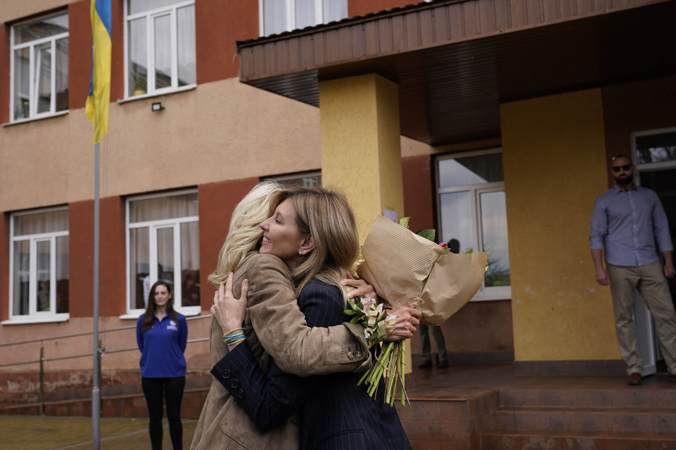 L’incontro tra Jill Biden e Olena Zelenska in Ucraina – FOTOGALLERY