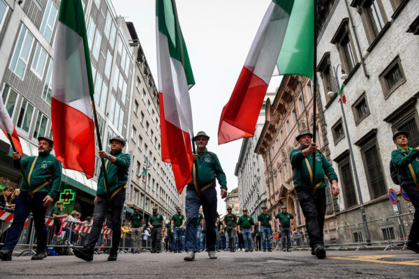 Alpini, Guerini: “Tolleranza zero”. Sul web spunta petizione per annullare l’adunata