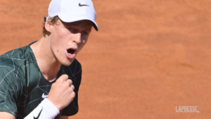 Tennis, Atp Roma: Sinner ai quarti di finale