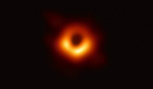 Spazio: svelata la prima immagine reale del buco nero al centro della nostra galassia
