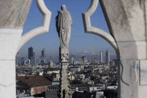 Milano, da uffici a student housing: così cambia la città con l’incognita ‘bolla’ immobiliare