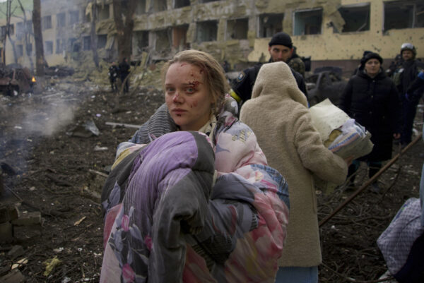La mamma simbolo di Mariupol e la narrazione dell’orrore: dalle bombe russe alla campagna d’odio