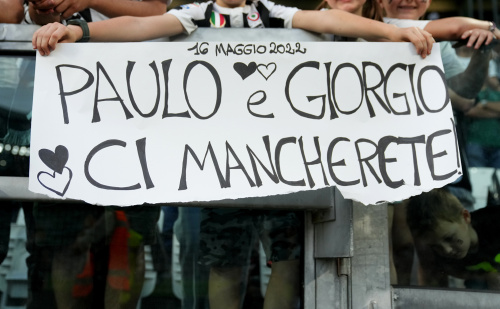 Così lo Juventus Stadium ha salutato Chiellini e Dybala – FOTOGALLERY