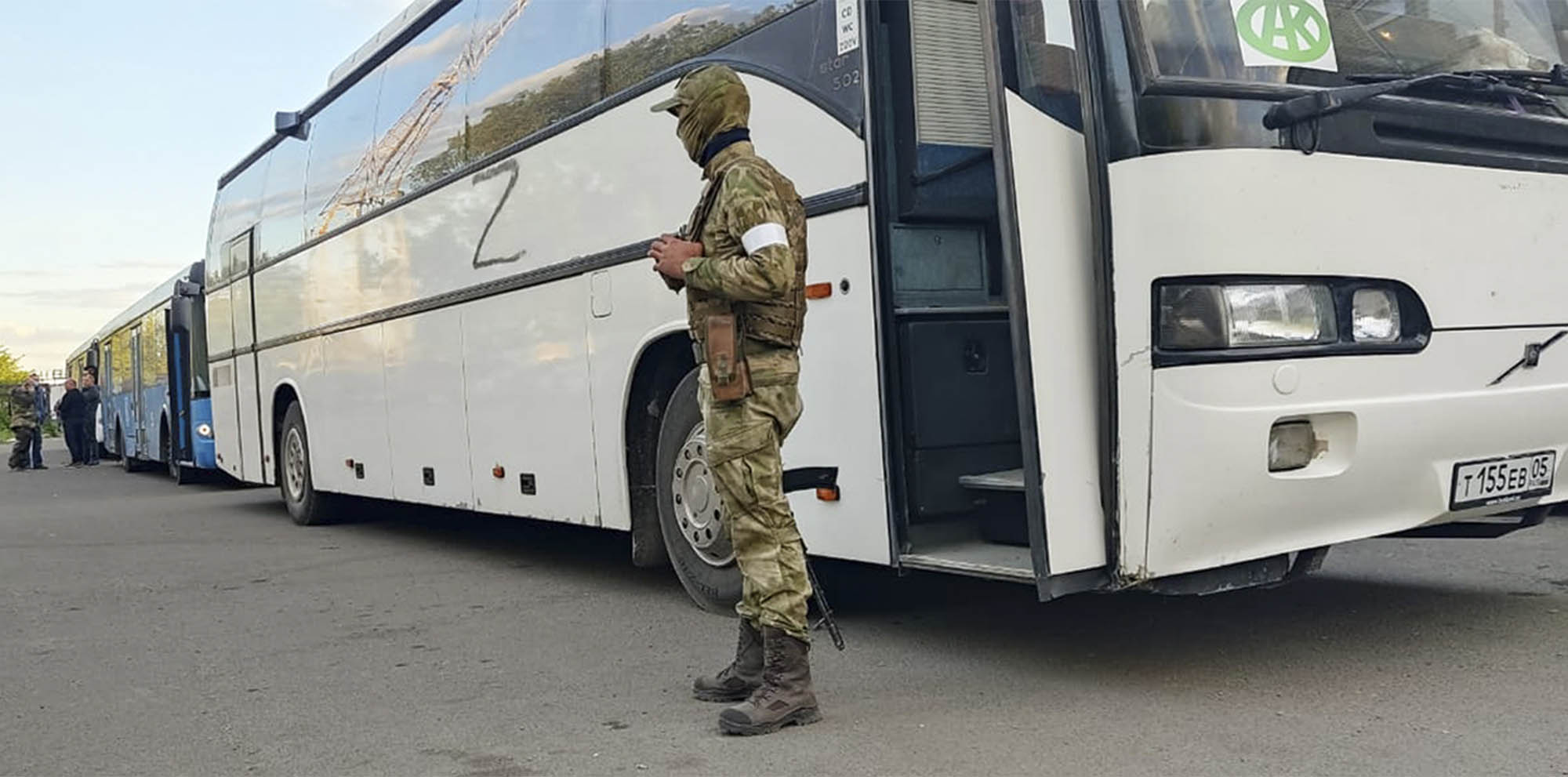 I soldati ucraini lasciano Azovstal,  le immagini da Mariupol – FOTOGALLERY