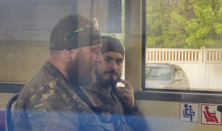 TI soldati ucraini lasciano Azovstal,  le immagini da Mariupol – FOTOGALLERY