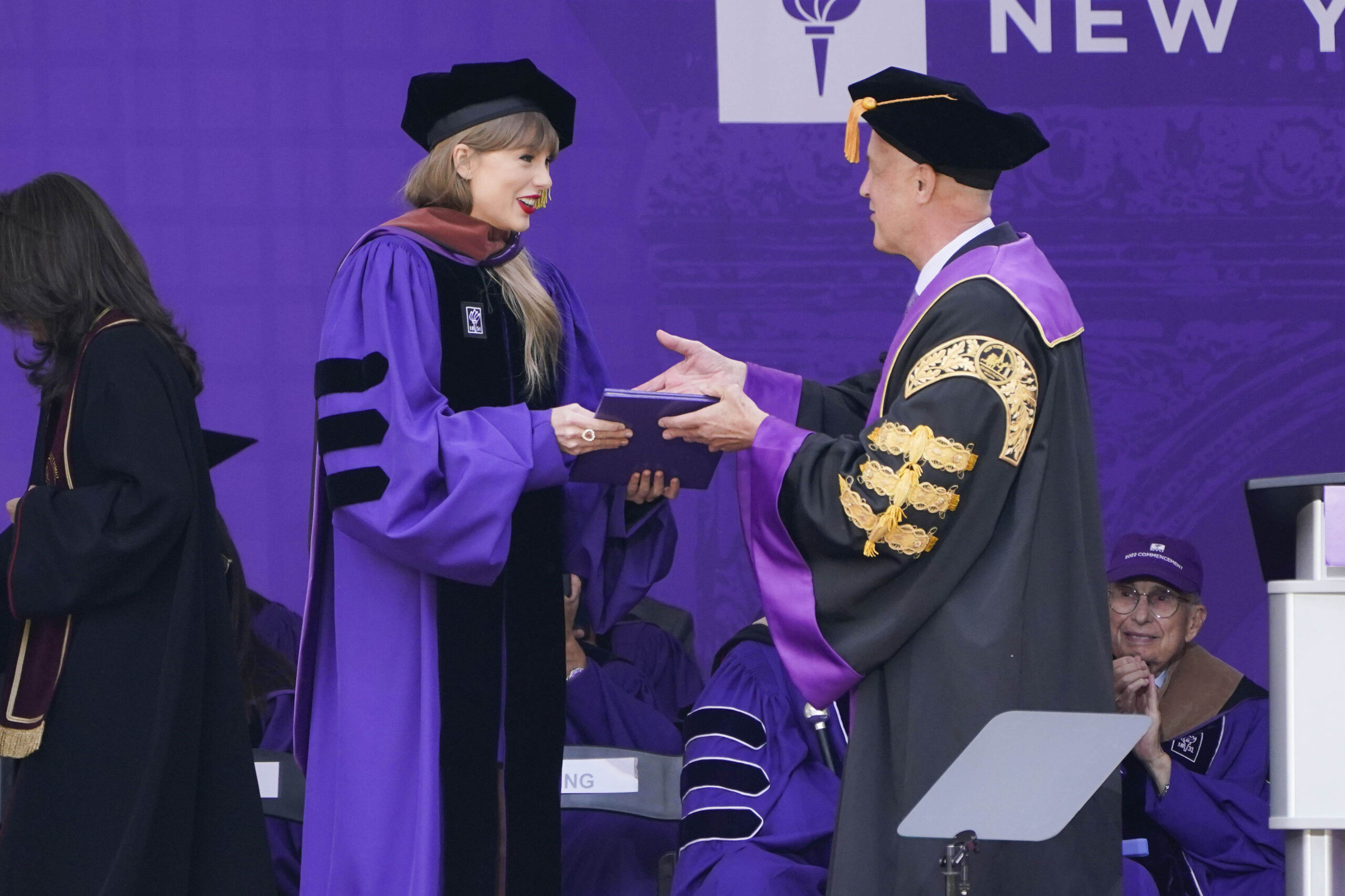 “Chi sbaglia… impara”: Laurea ad honorem per Taylor Swift – FOTOGALLERY