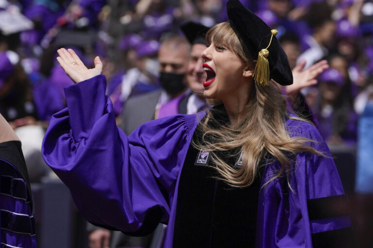 “Chi sbaglia… impara”: Laurea ad honorem per Taylor Swift – FOTOGALLERY