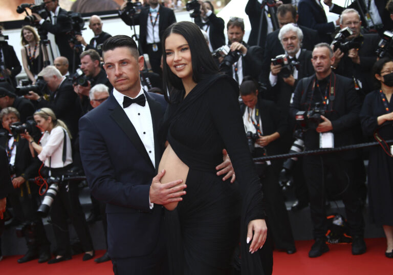 La stella di Tom Cruise splende sul Festival di Cannes – FOTOGALLERY