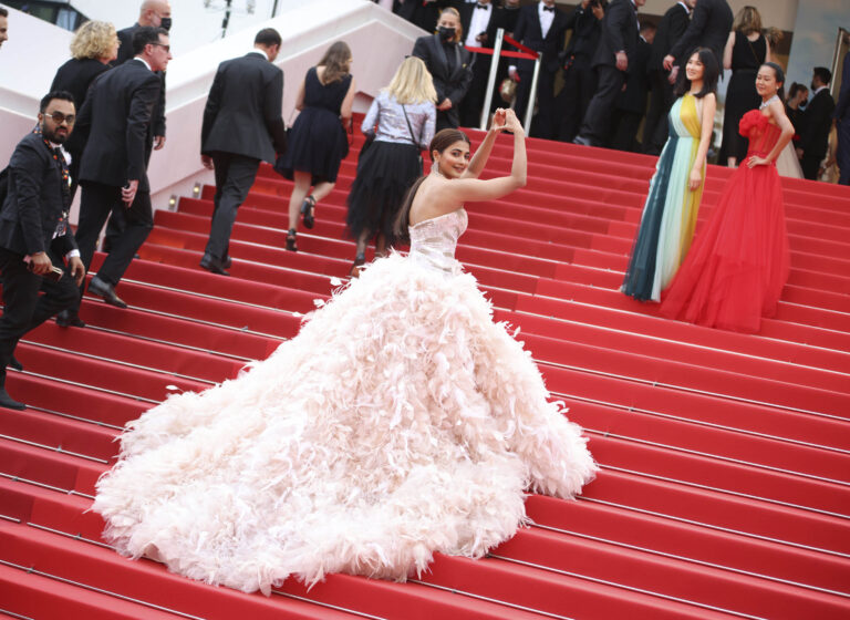 La stella di Tom Cruise splende sul Festival di Cannes – FOTOGALLERY