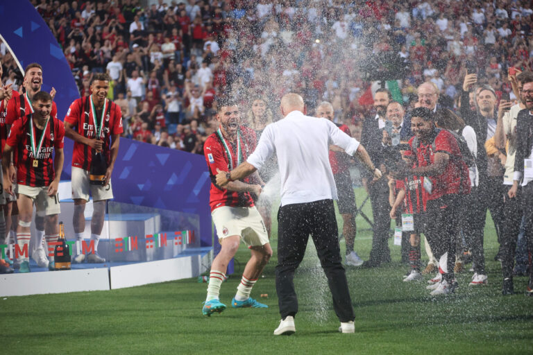 Scudetto Milan: la festa di Reggio Emilia – FOTOGALLERY