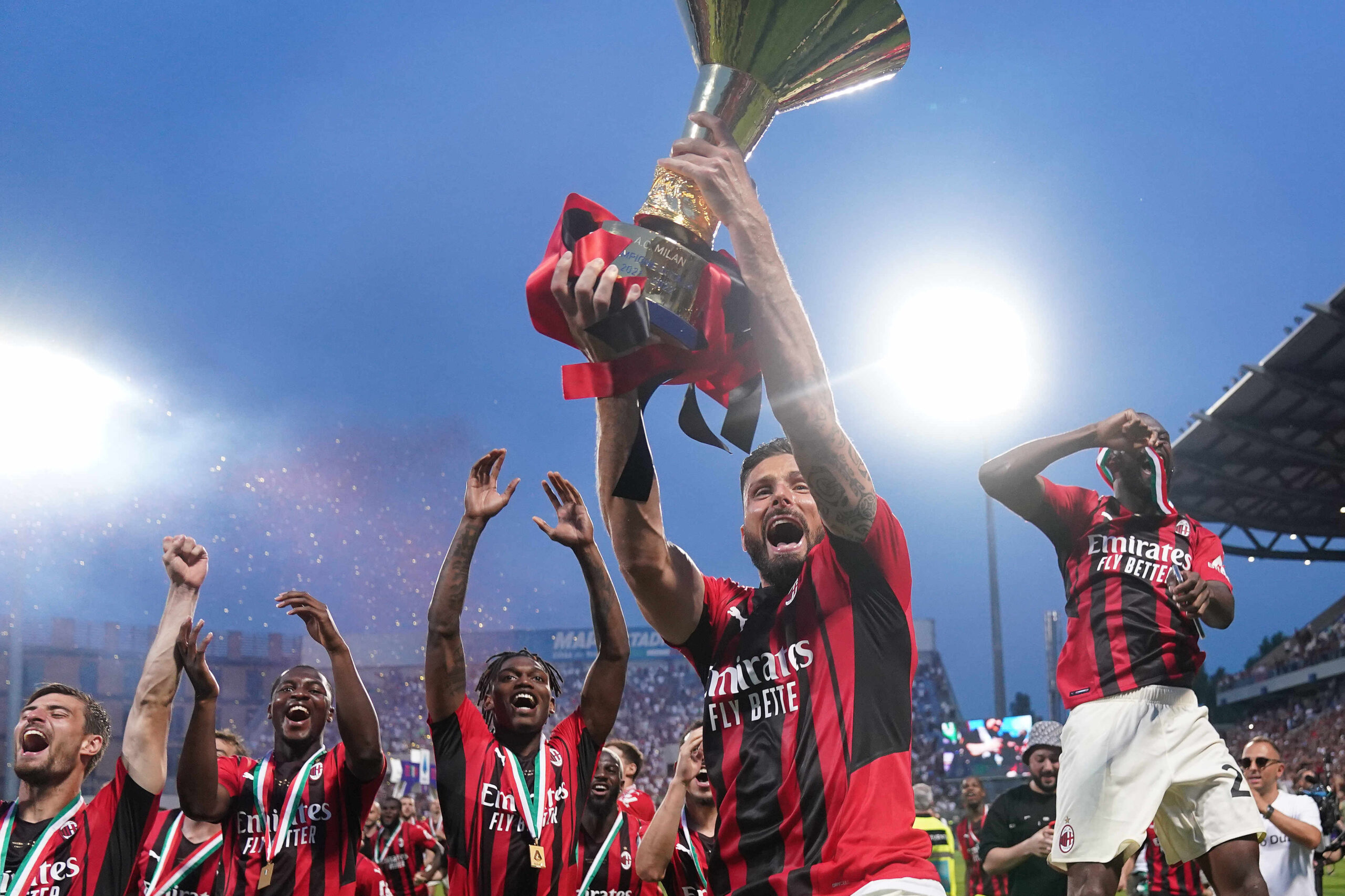 Scudetto Milan: la festa di Reggio Emilia – FOTOGALLERY