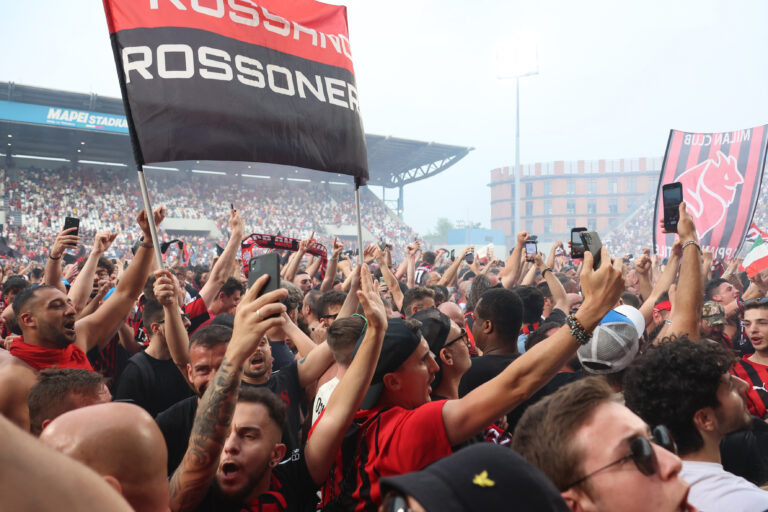 Scudetto Milan: la festa di Reggio Emilia – FOTOGALLERY