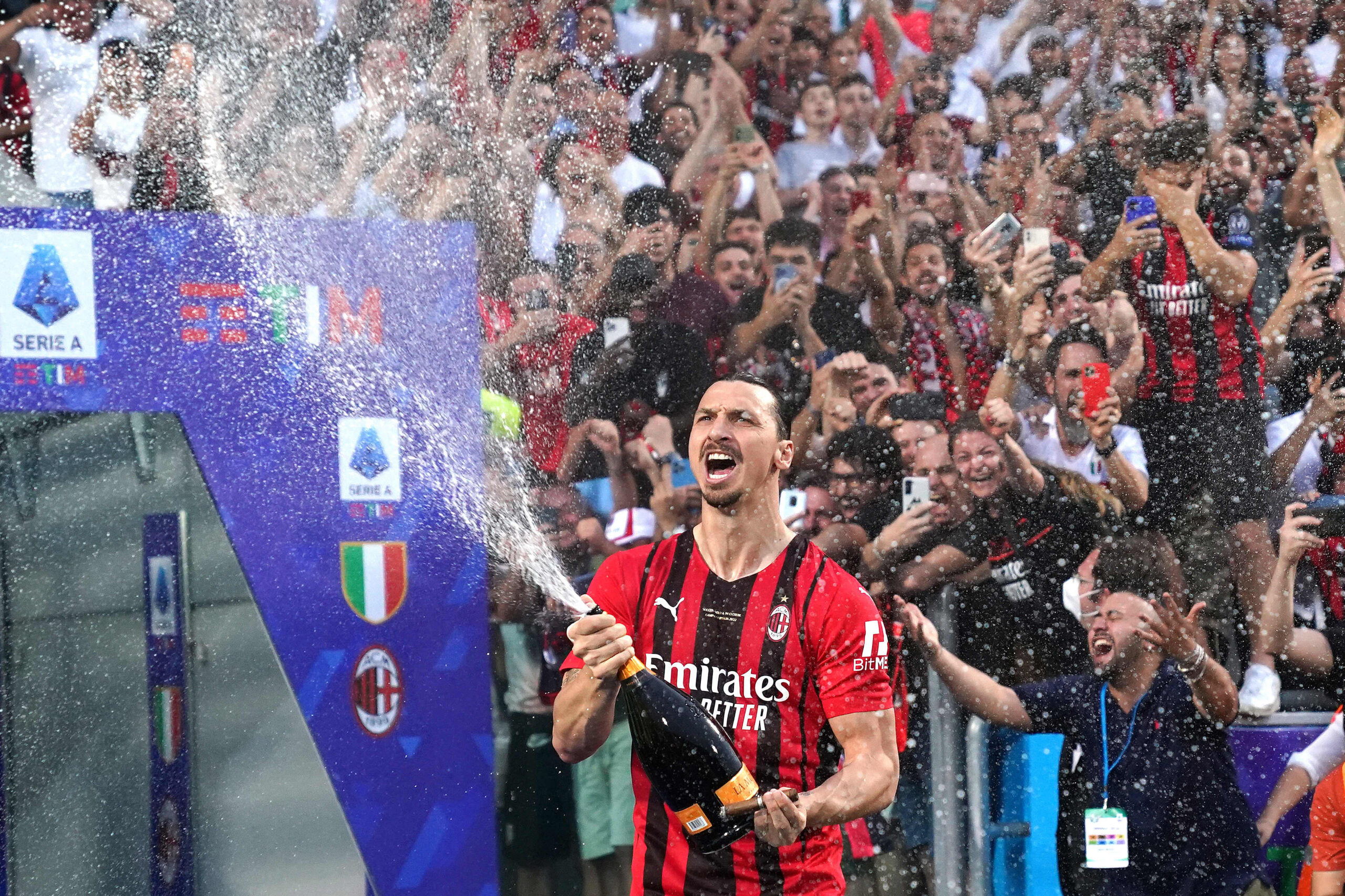 Scudetto Milan: la festa di Reggio Emilia – FOTOGALLERY