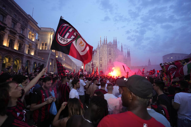 Scudetto Milan: la festa di Reggio Emilia – FOTOGALLERY