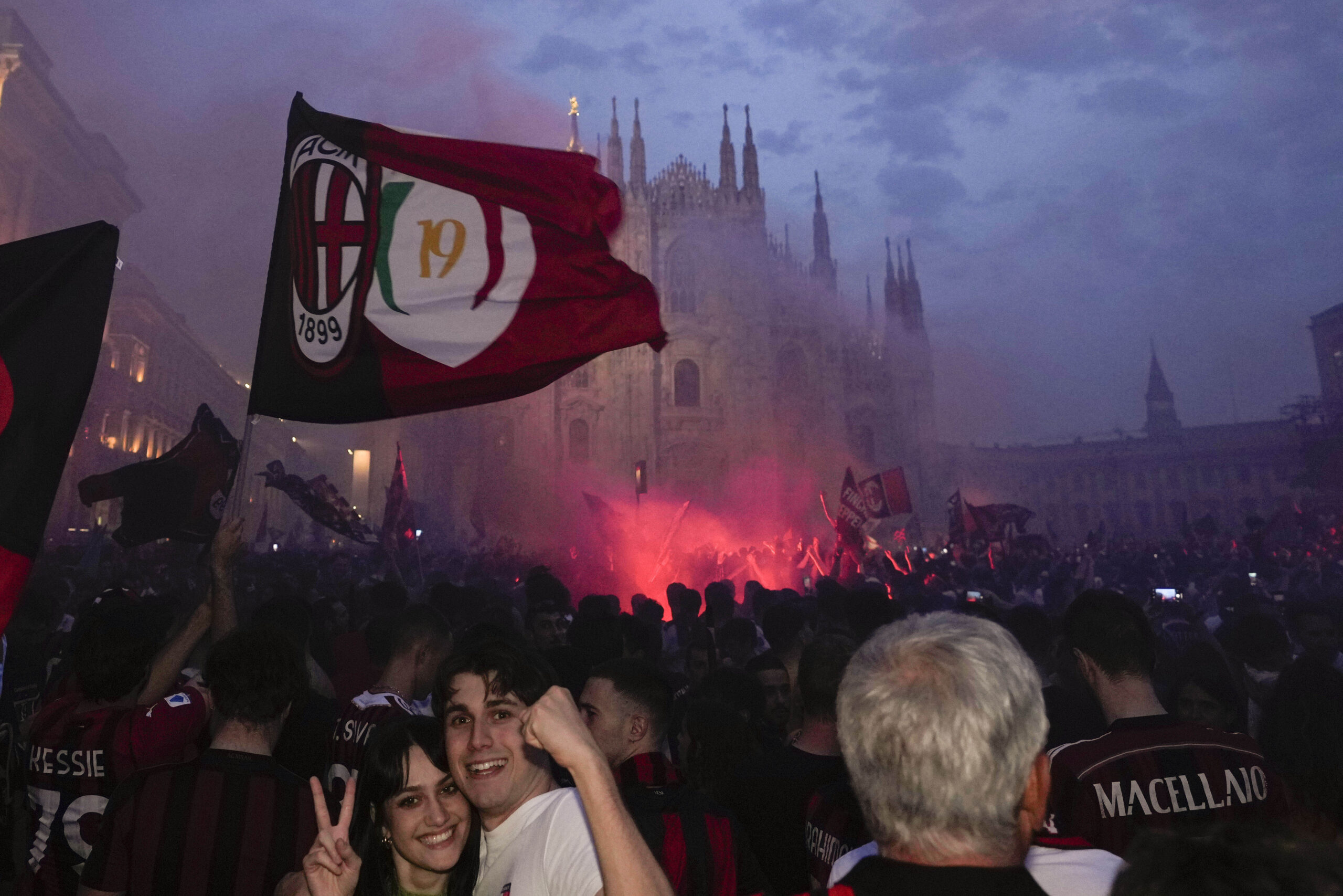 Scudetto Milan: la festa di Reggio Emilia – FOTOGALLERY