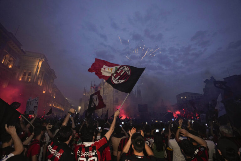 Scudetto Milan: la festa di Reggio Emilia – FOTOGALLERY