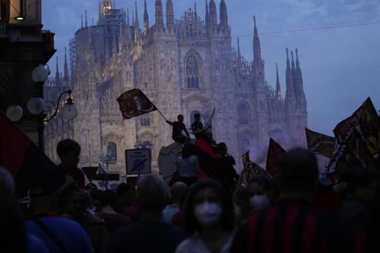 Scudetto Milan: la festa di Reggio Emilia – FOTOGALLERY
