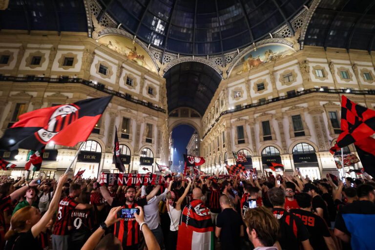 Delirio a Milano per lo scudetto del Milan – FOTOGALLERY