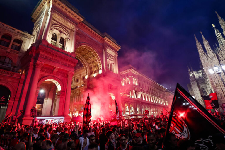 Delirio a Milano per lo scudetto del Milan – FOTOGALLERY