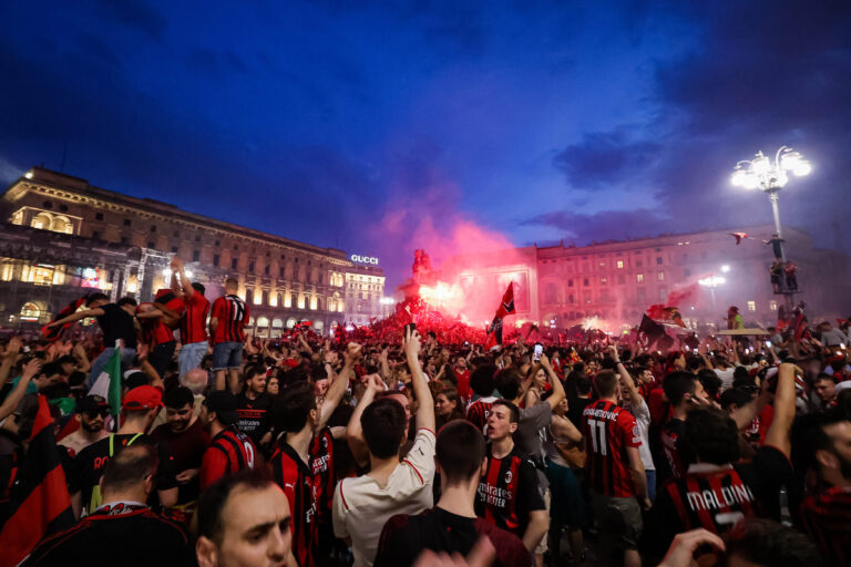 Delirio a Milano per lo scudetto del Milan – FOTOGALLERY