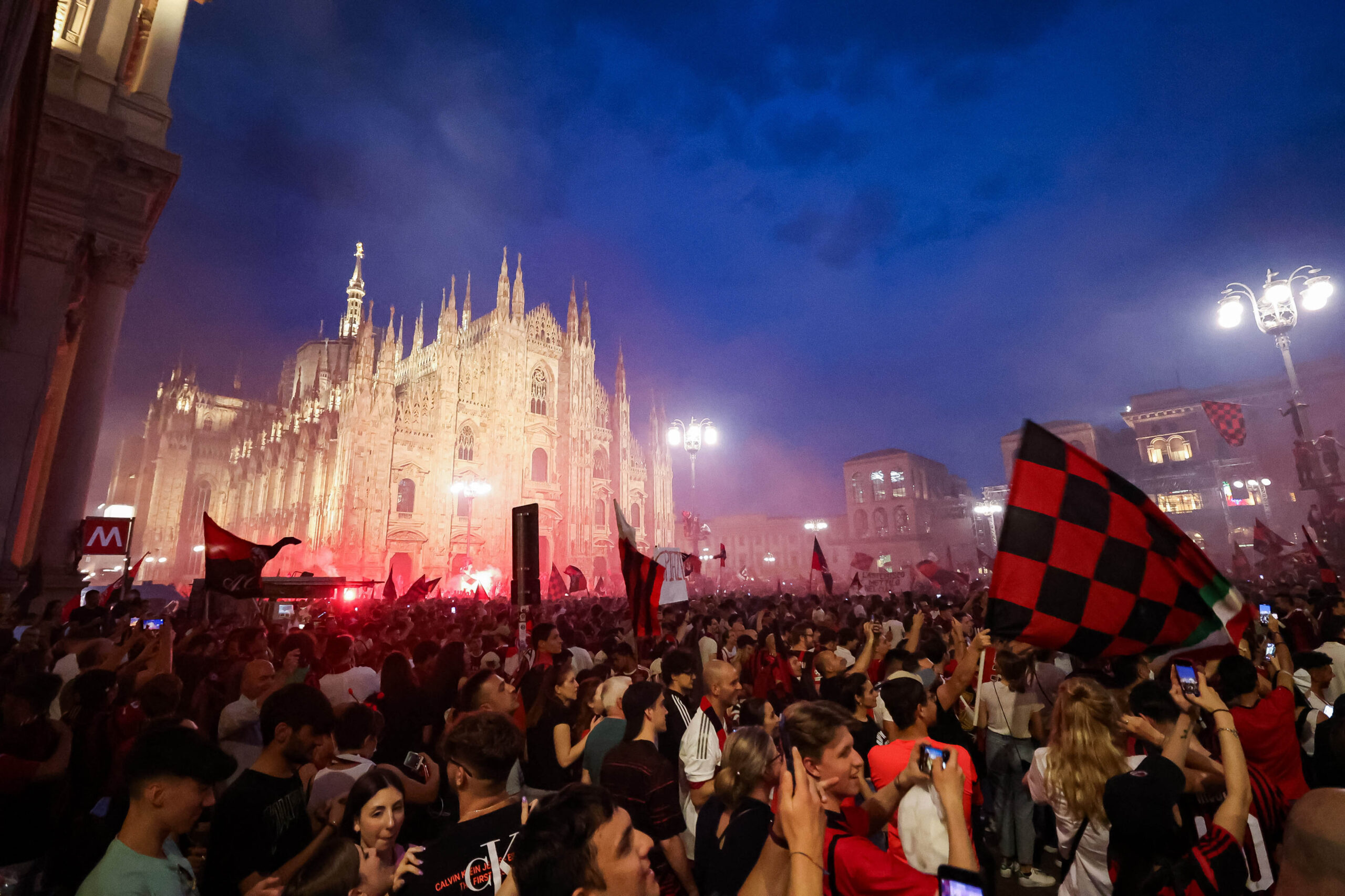 Delirio a Milano per lo scudetto del Milan – FOTOGALLERY