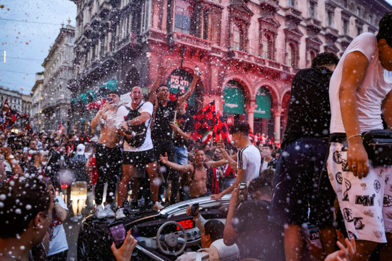 Delirio a Milano per lo scudetto del Milan – FOTOGALLERY