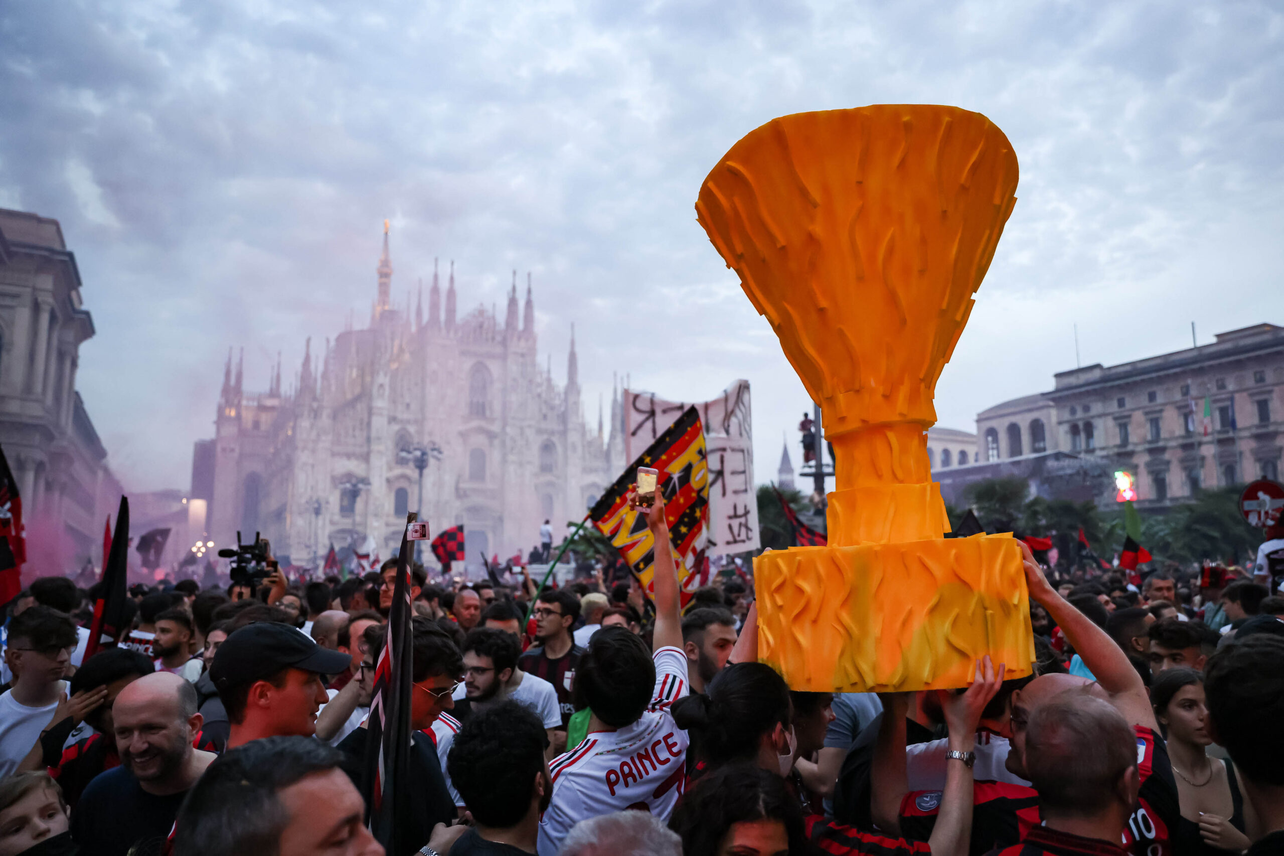 Delirio a Milano per lo scudetto del Milan – FOTOGALLERY