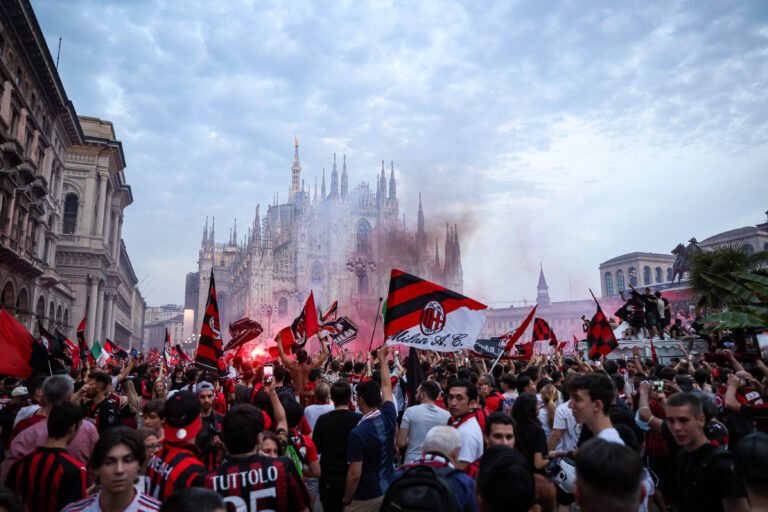 TDelirio a Milano per lo scudetto del Milan – FOTOGALLERY