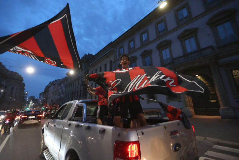 Delirio a Milano per lo scudetto del Milan – FOTOGALLERY