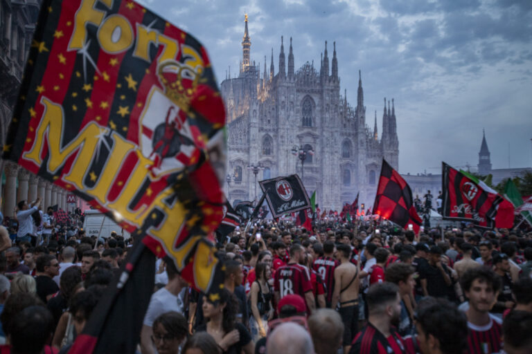 TDelirio a Milano per lo scudetto del Milan – FOTOGALLERY