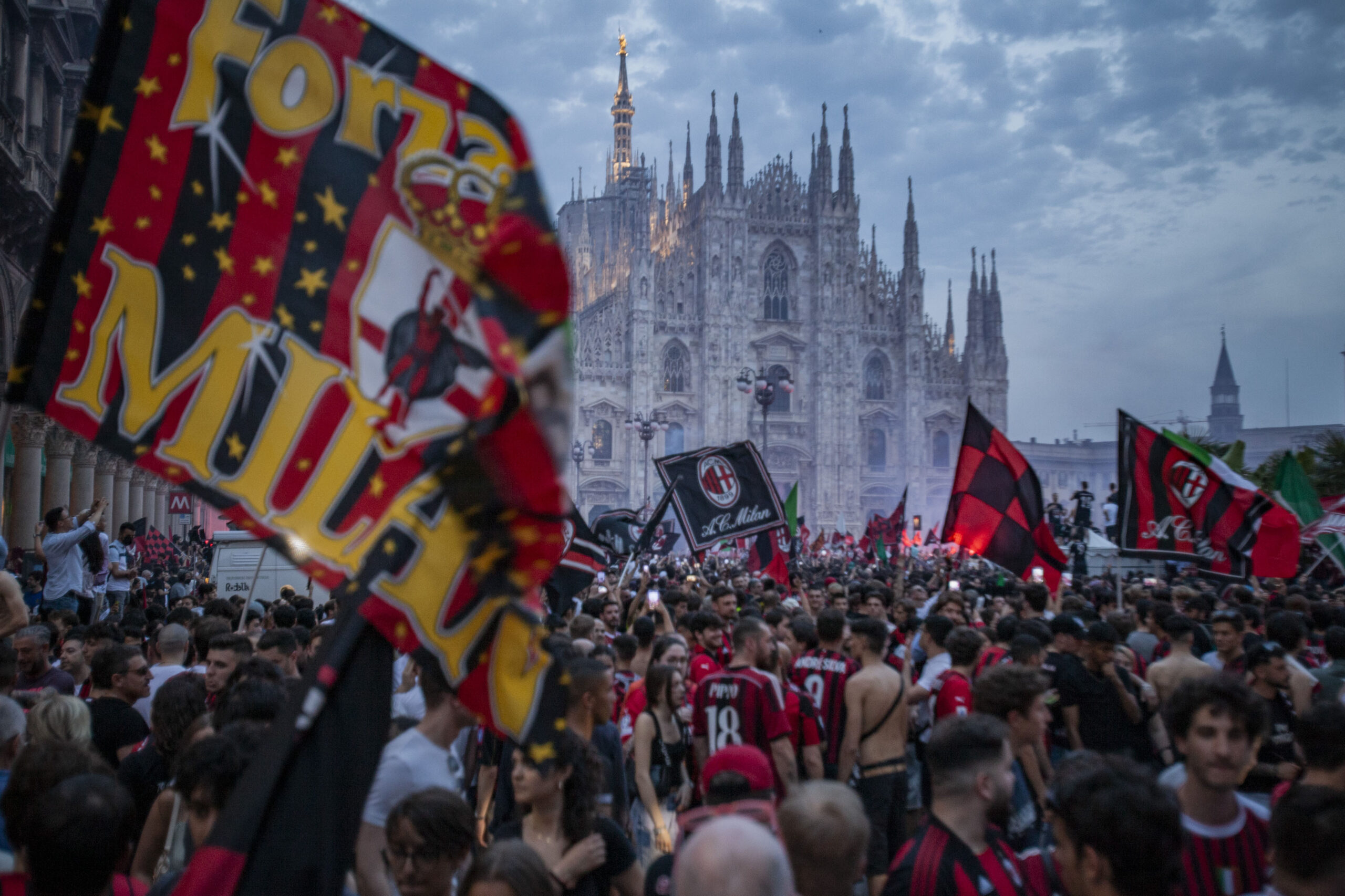 Delirio a Milano per lo scudetto del Milan – FOTOGALLERY