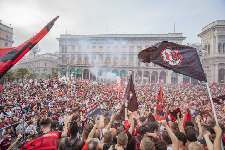 Delirio a Milano per lo scudetto del Milan – FOTOGALLERY