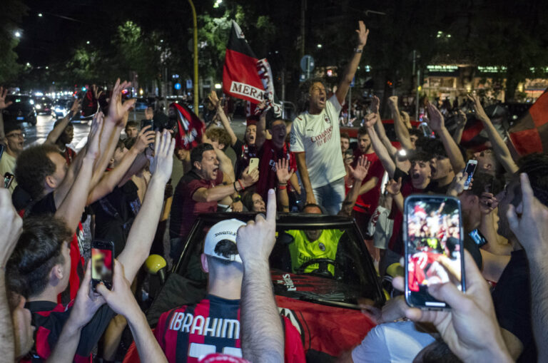 Delirio a Milano per lo scudetto del Milan – FOTOGALLERY