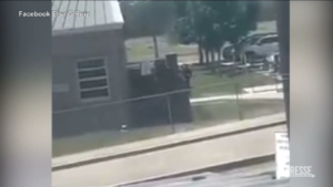 Strage in Texas, il video dell’attentatore che entra nella scuola