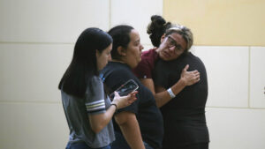 Sparatoria in una scuola del Texas, morti 19 bambini e 2 insegnanti – FOTOGALLERY